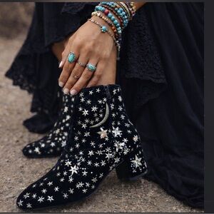 Mango RARE Stars Embroidered Celestial Black Velvet Ankle Boots size 40